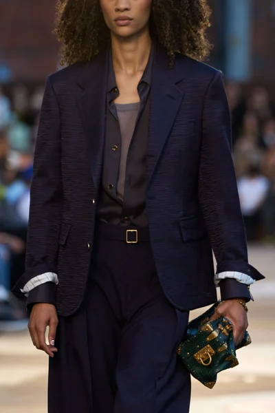 Look 11